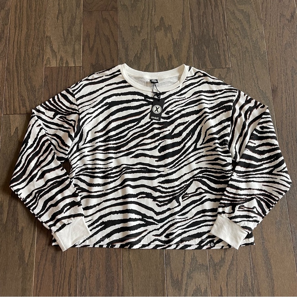 Nordstrom Circle X Crop Animal Print Long Sleeve Light Sweatshirt Top